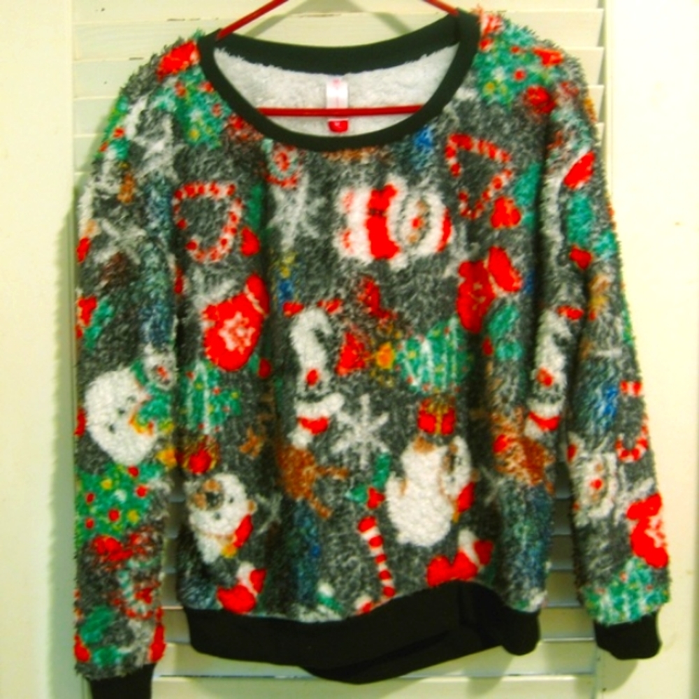 🎄Christmas Fuzzy ShirtSize L/G 11-13